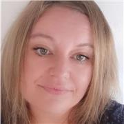 Je peux enseigner de l'anglais et du français. I can teach both English and french